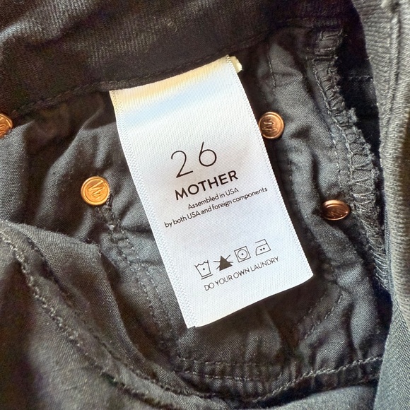 Mother Looker Ankle Fray in Guilty as Sin (Size 26) - Picture 8 of 8